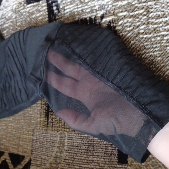 4/$60 Black Capri With Mesh Leggings - Size Medium - Picture 9 of 11